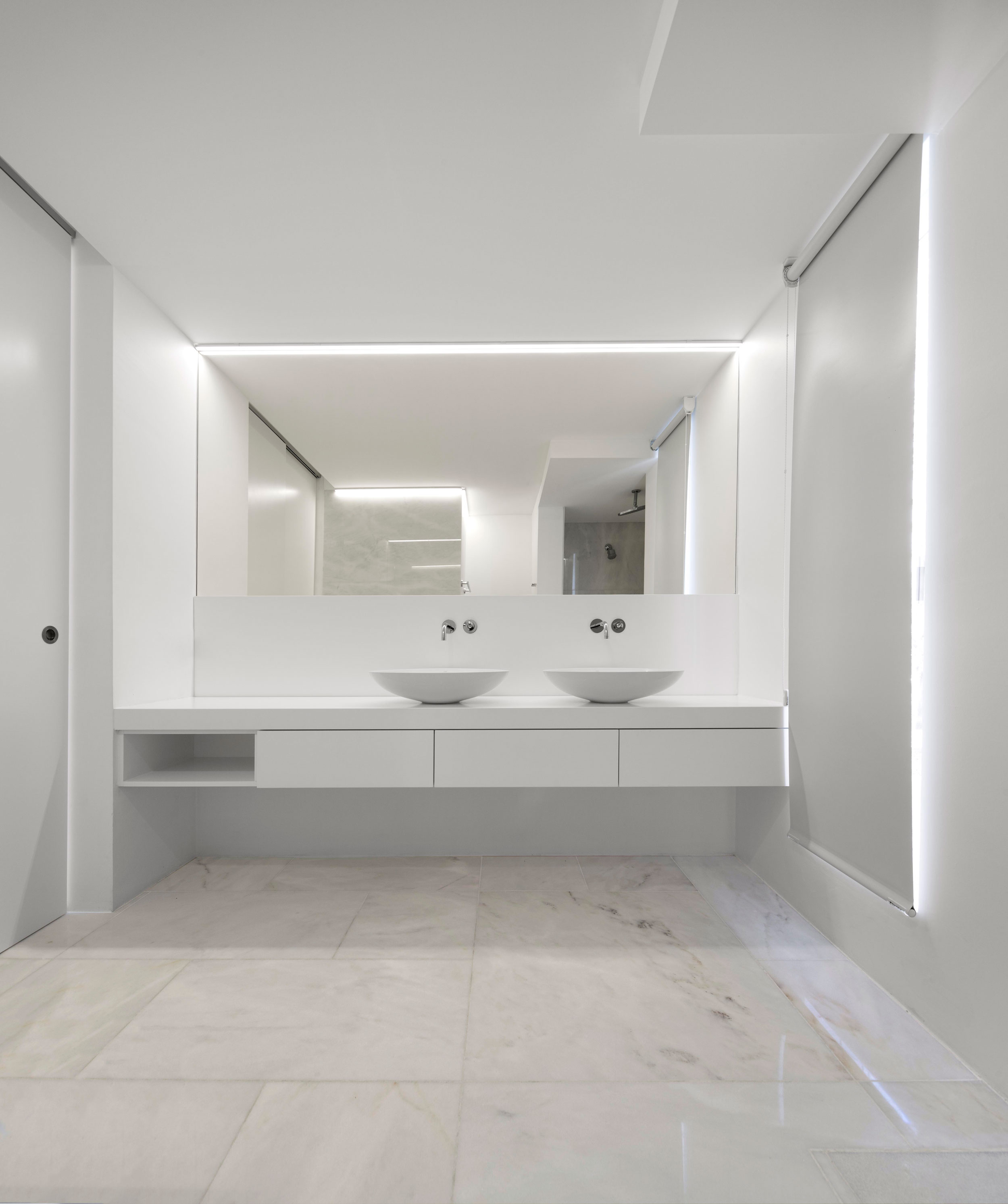 A Stylish Contemporary Home with Captivating Interiors in Algarve, Portugal by Marlene Uldschmidt Architects (13)