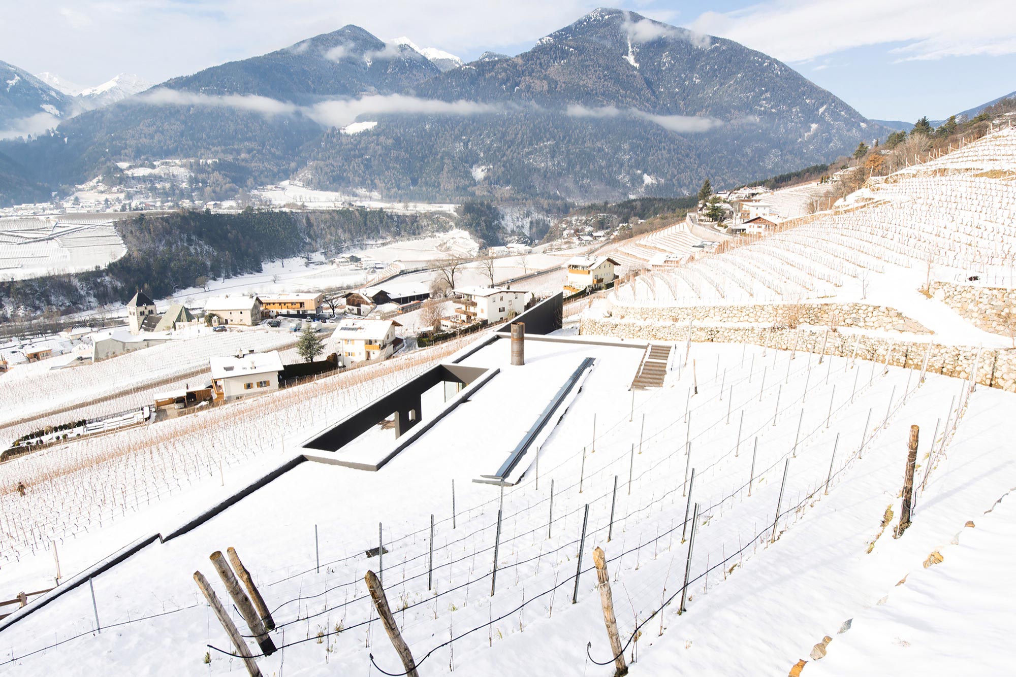 A Stylish Contemporary Home with Natural Stone Walls in Neustift, Italy by Bergmeister Wolf Architekten (19)