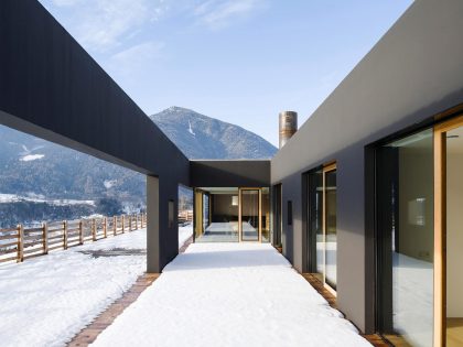 A Stylish Contemporary Home with Natural Stone Walls in Neustift, Italy by Bergmeister Wolf Architekten (21)
