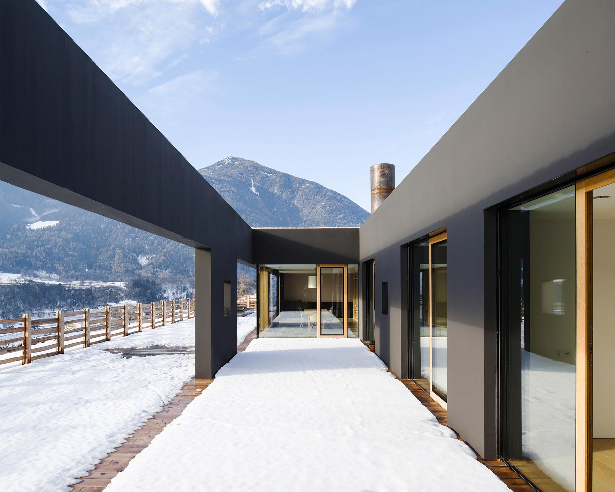 A Stylish Contemporary Home with Natural Stone Walls in Neustift, Italy by Bergmeister Wolf Architekten (21)