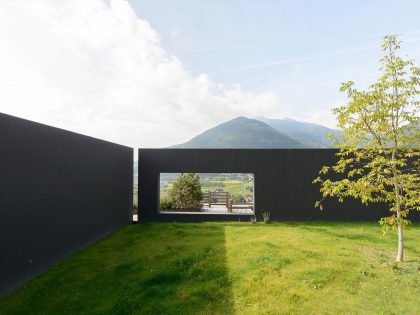 A Stylish Contemporary Home with Natural Stone Walls in Neustift, Italy by Bergmeister Wolf Architekten (5)