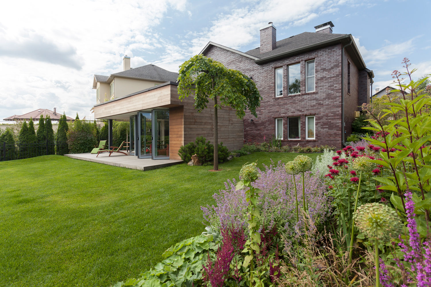 A Stylish Contemporary Home with Wonderful Views in Moscow by Shamsudin Kerimov (1)