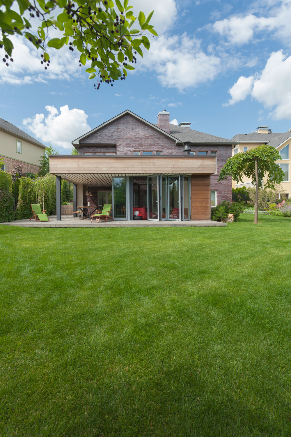 A Stylish Contemporary Home with Wonderful Views in Moscow by Shamsudin Kerimov (2)