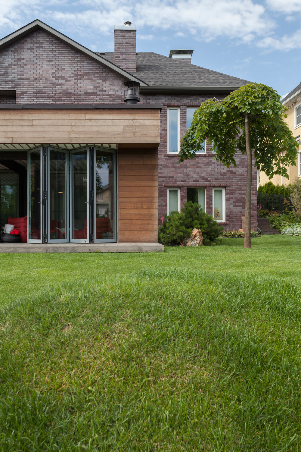 A Stylish Contemporary Home with Wonderful Views in Moscow by Shamsudin Kerimov (3)