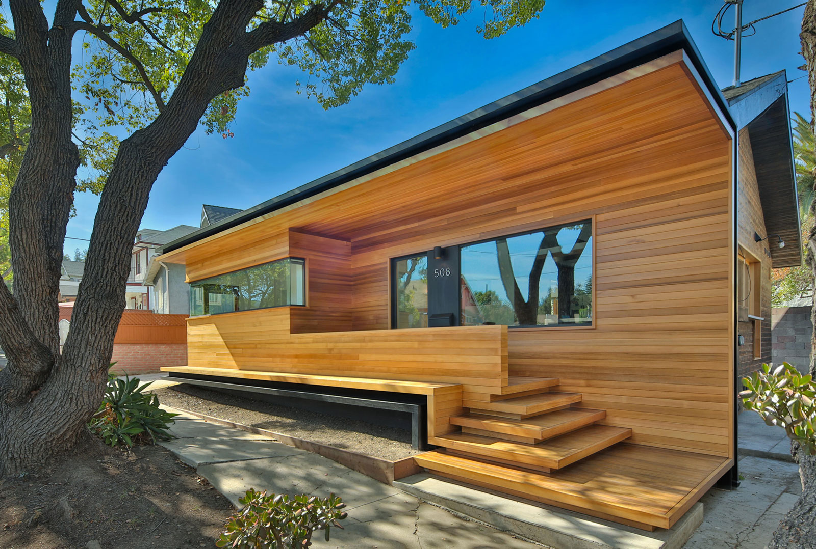 A Stylish Home with Lots of Natural Light in Hermon, Los Angeles by Martin Fenlon Architecture (15)