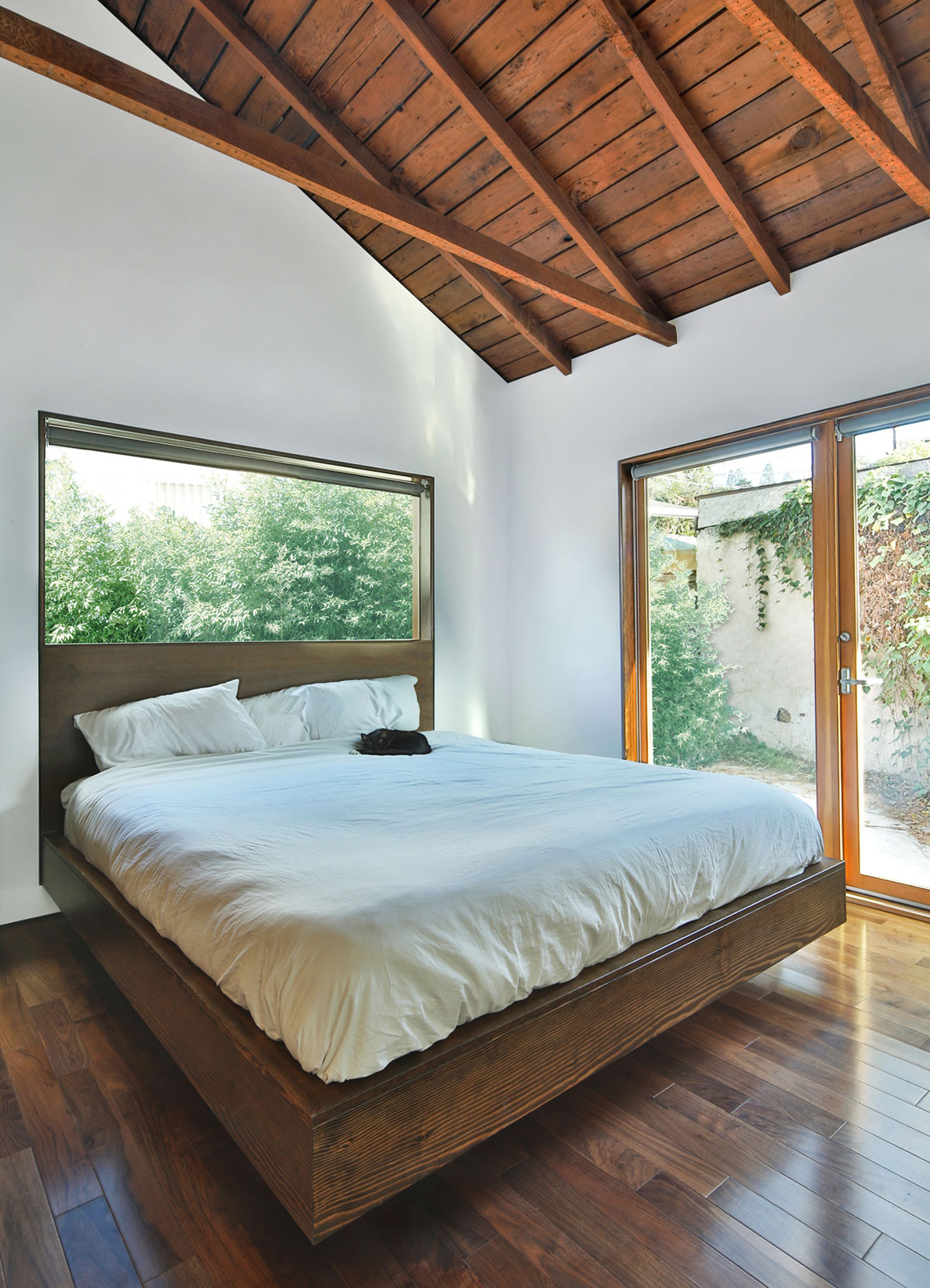 A Stylish Home with Lots of Natural Light in Hermon, Los Angeles by Martin Fenlon Architecture (20)
