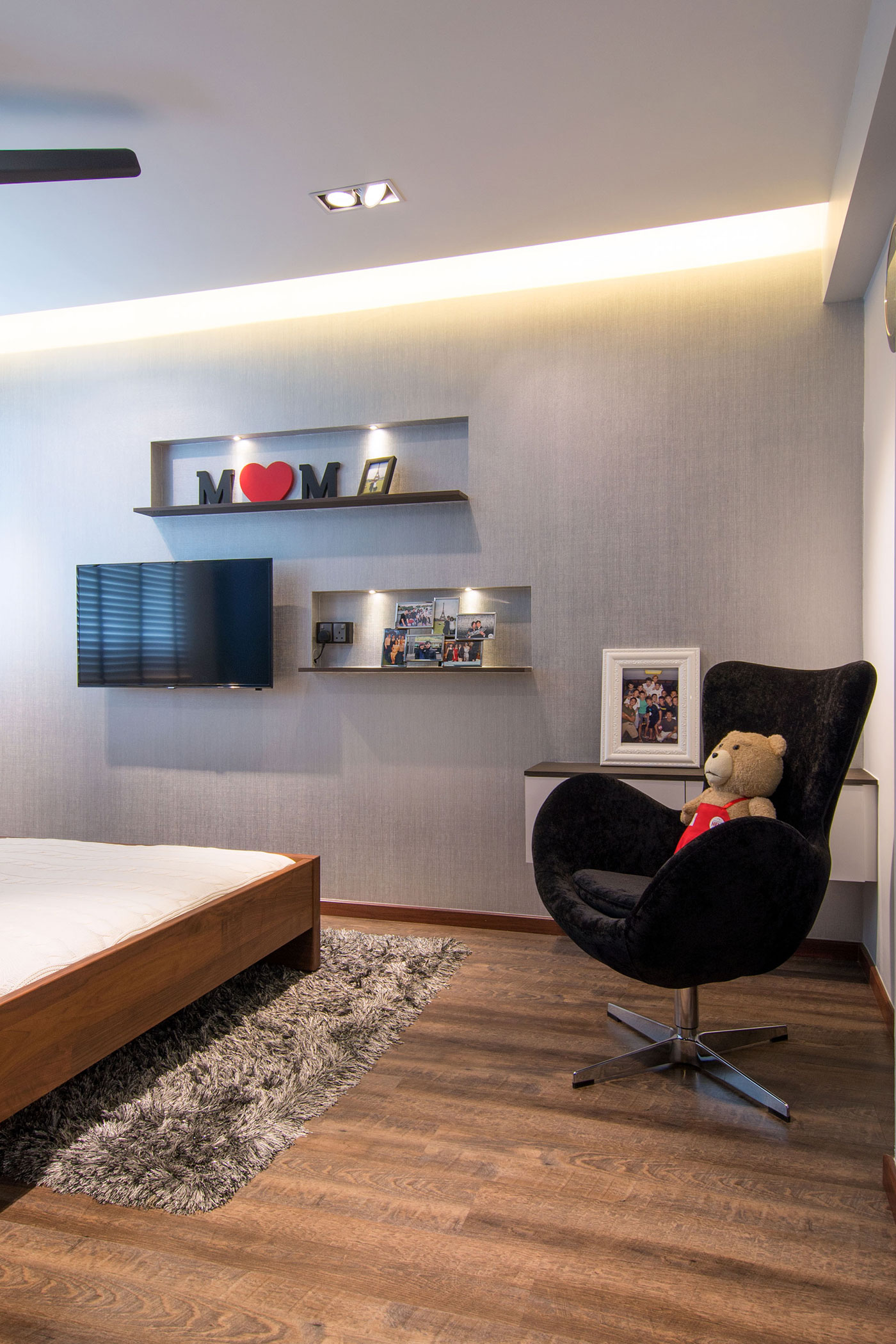 A Stylish Industrial Home for a Young Couple in Singapore by Vievva Designers (13)