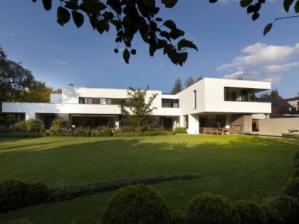 A Stylish L-Shaped Contemporary Home for a Young Family in Munich