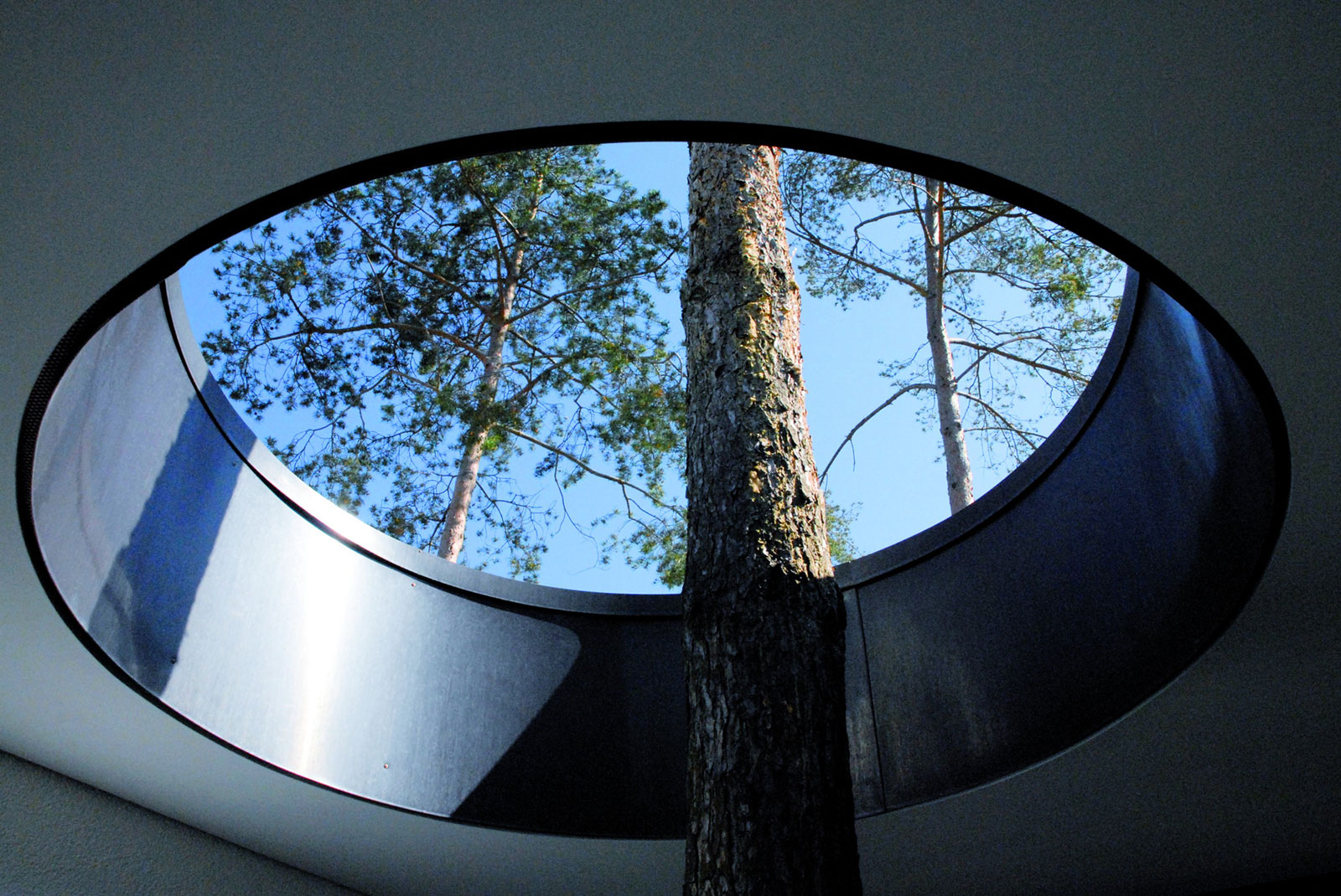 A Stylish L-Shaped Contemporary Home for a Young Family in Munich by Stephan Maria Lang (4)