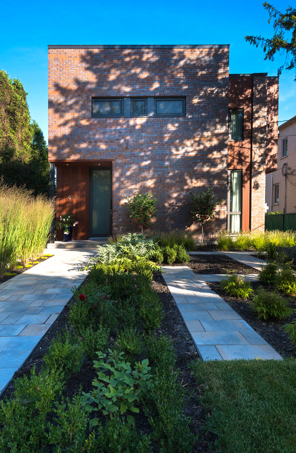 A Stylish L-Shaped Waterfront Home with Bright Interiors in Montreal by Anik Peloquin Architecte (1)
