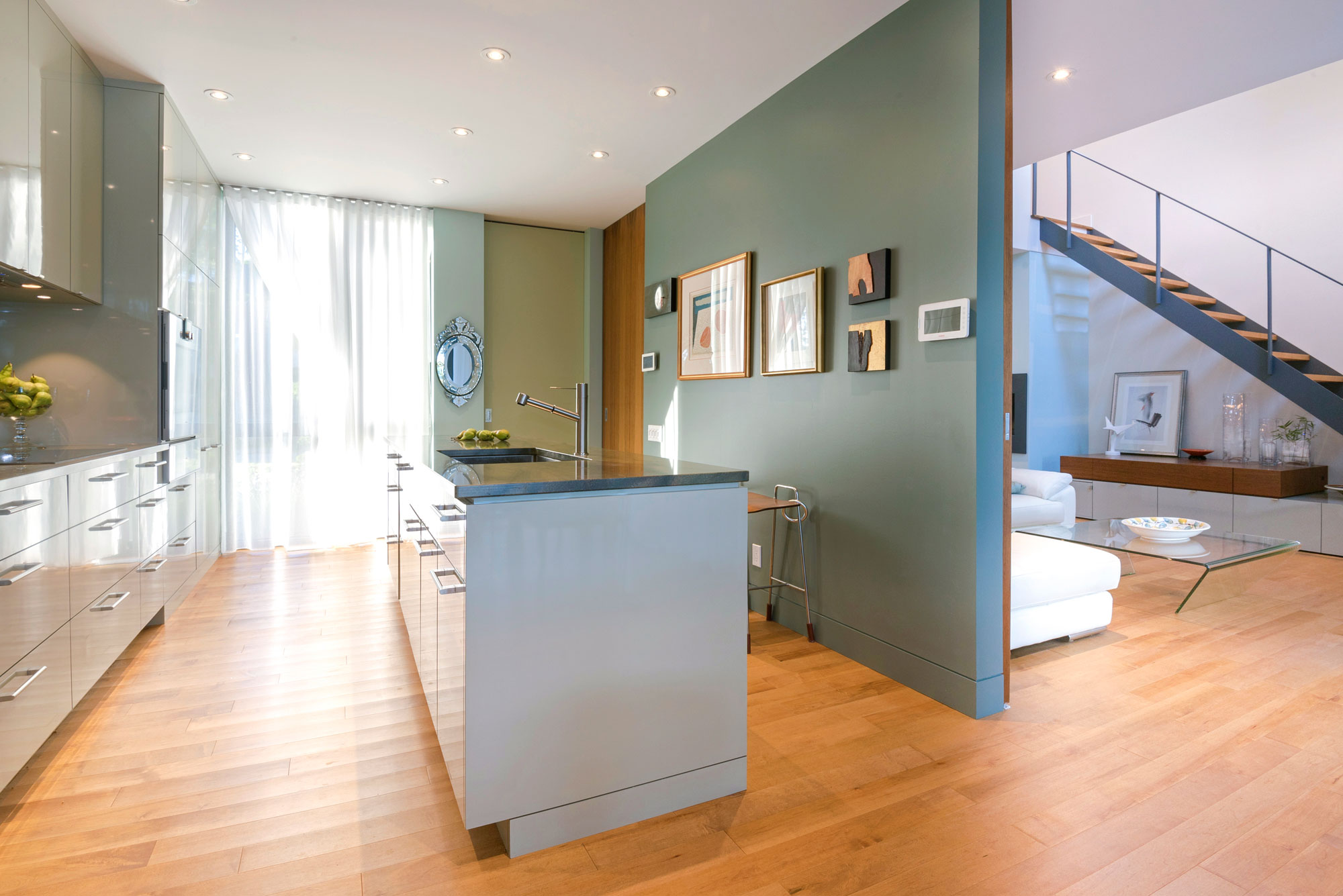 A Stylish L-Shaped Waterfront Home with Bright Interiors in Montreal by Anik Peloquin Architecte (10)