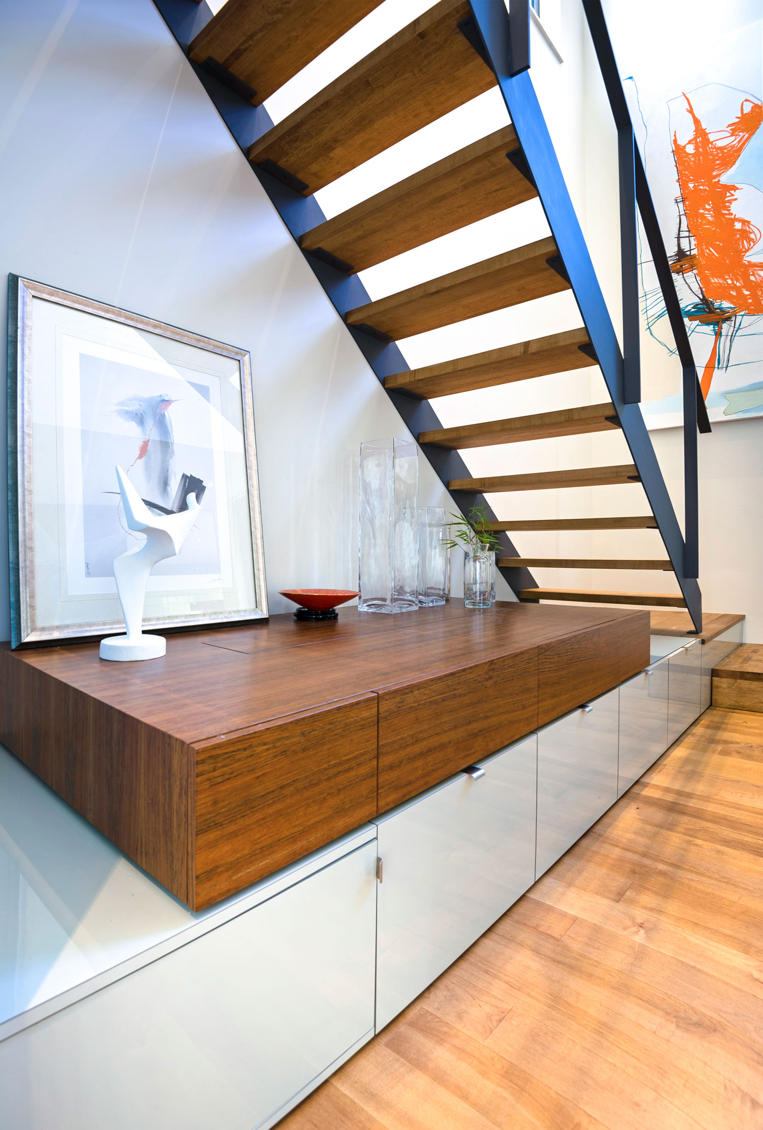 A Stylish L-Shaped Waterfront Home with Bright Interiors in Montreal by Anik Peloquin Architecte (11)