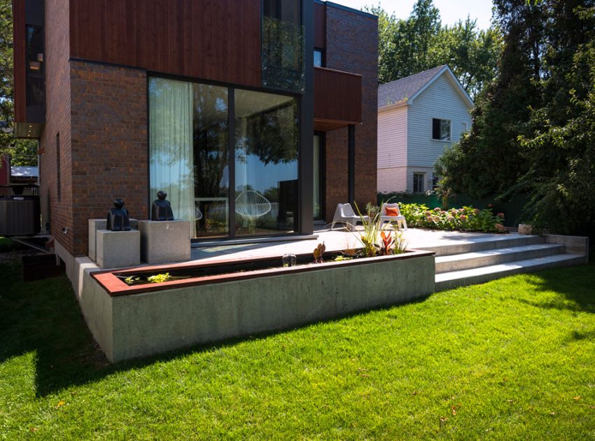 A Stylish L-Shaped Waterfront Home with Bright Interiors in Montreal by Anik Peloquin Architecte (3)