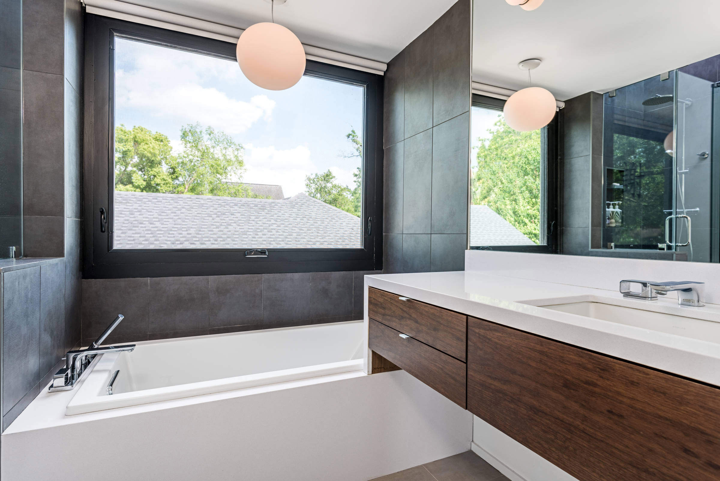 A Stylish Mid-Century Modern Home with Colorful and Quirky Interiors in Texas by CONTENT Architecture (10)