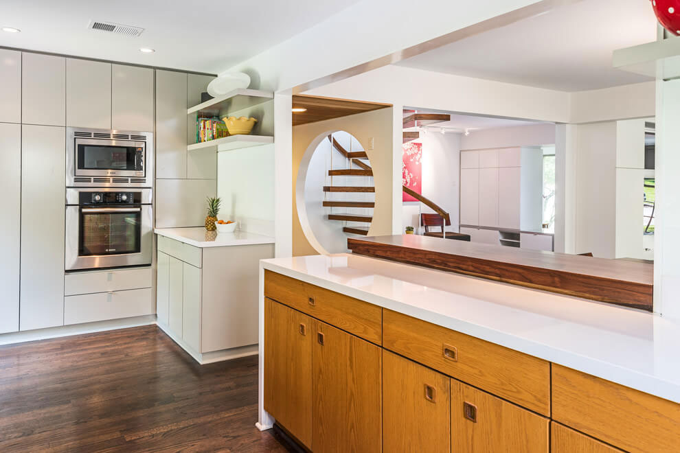A Stylish Mid-Century Modern Home with Colorful and Quirky Interiors in Texas by CONTENT Architecture (5)