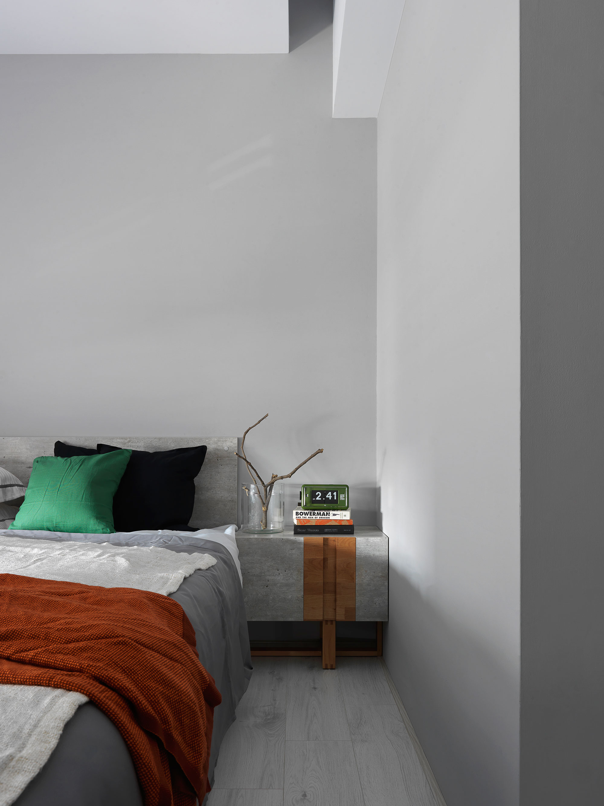 A Stylish Modern Apartment with a Strong Contrast of Materials in Taichung, Taiwan by Z-AXIS DESIGN (14)