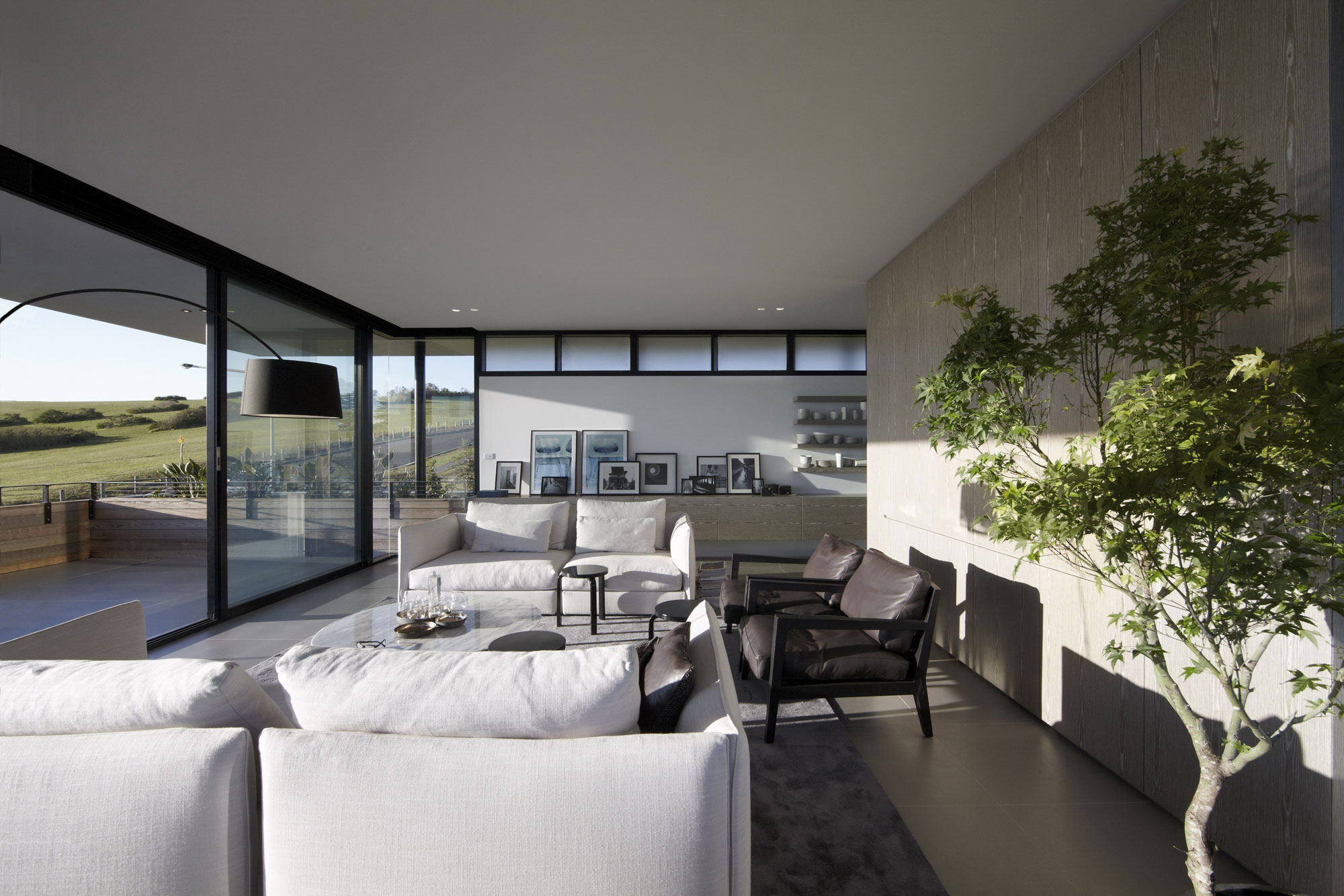 A Stylish Modern Beach House with Strong Natural Light in New South Wales by Smart Design Studio (10)