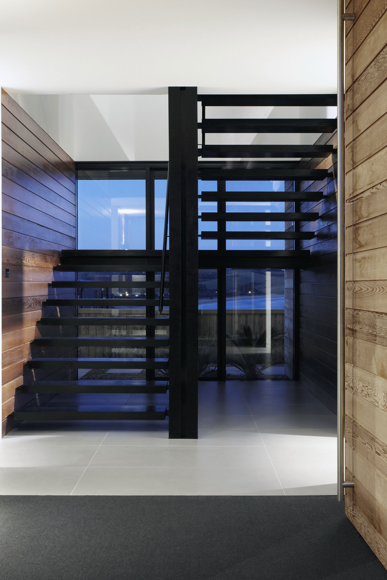 A Stylish Modern Beach House with Strong Natural Light in New South Wales by Smart Design Studio (12)