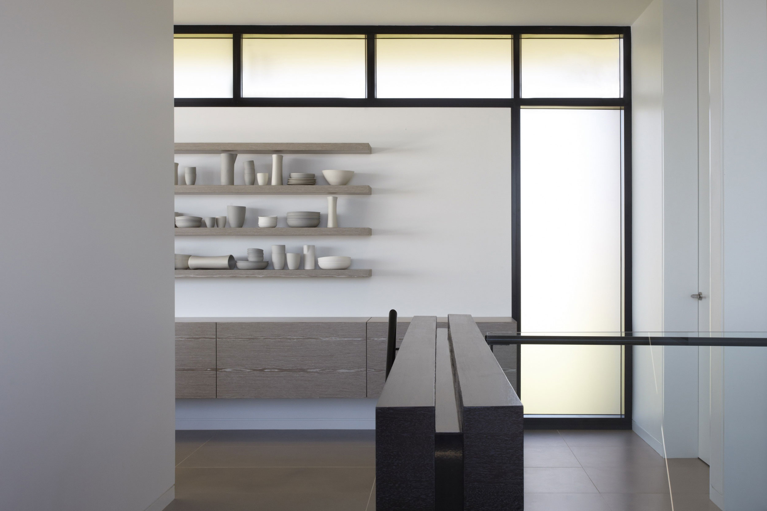 A Stylish Modern Beach House with Strong Natural Light in New South Wales by Smart Design Studio (13)