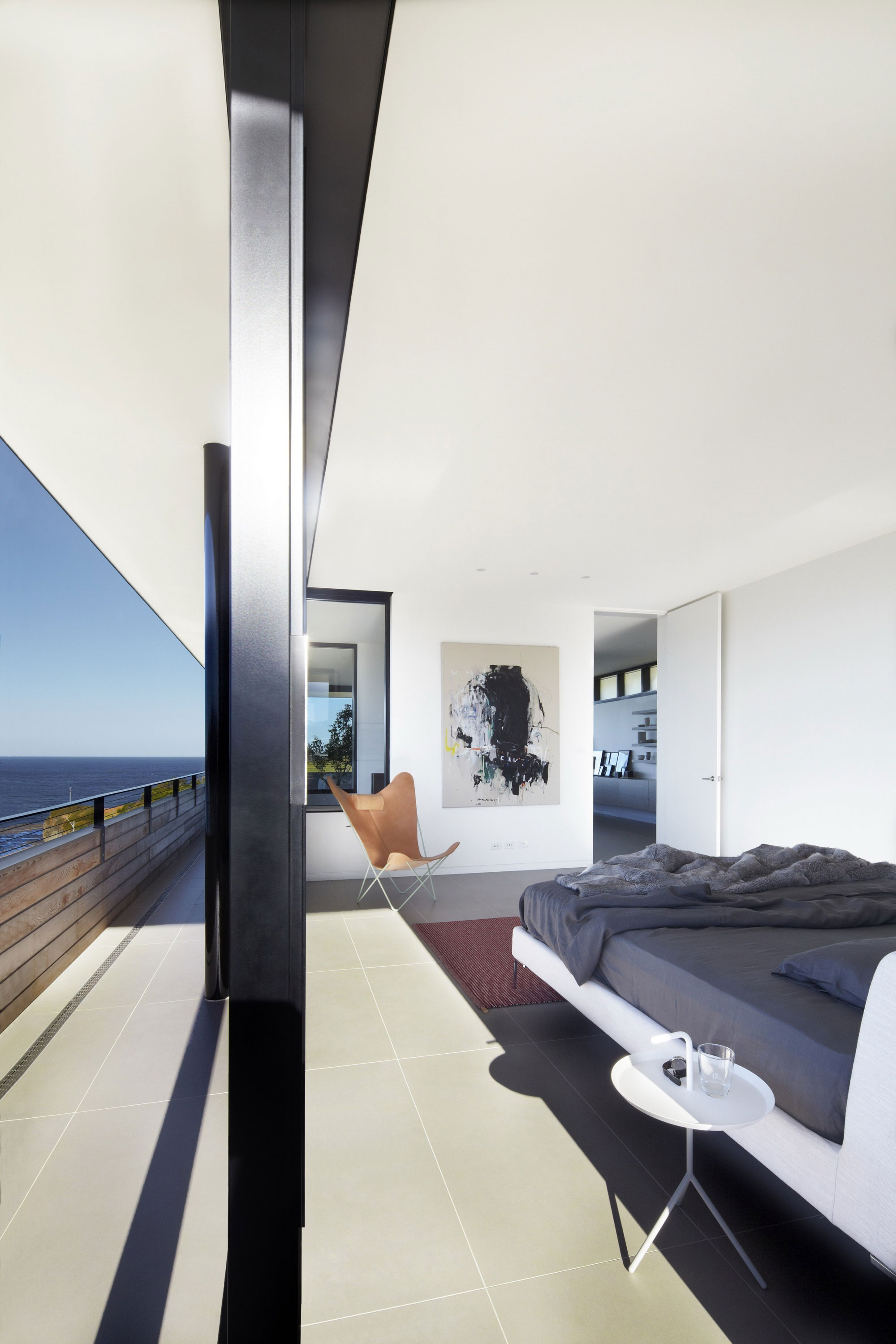 A Stylish Modern Beach House with Strong Natural Light in New South Wales by Smart Design Studio (14)