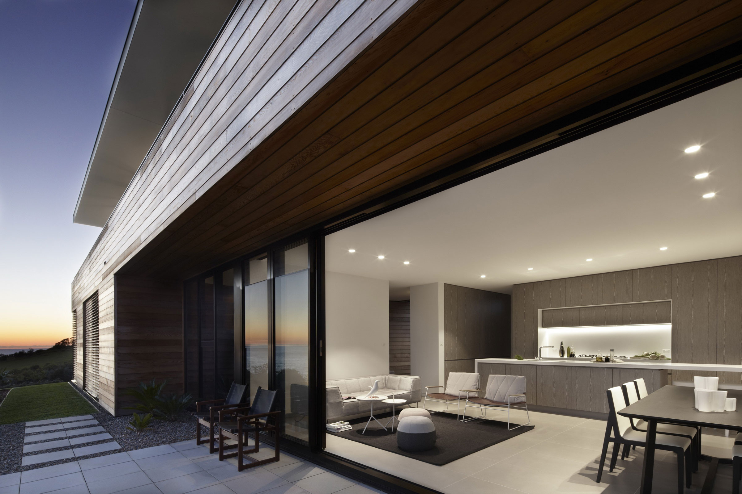 A Stylish Modern Beach House with Strong Natural Light in New South Wales by Smart Design Studio (18)