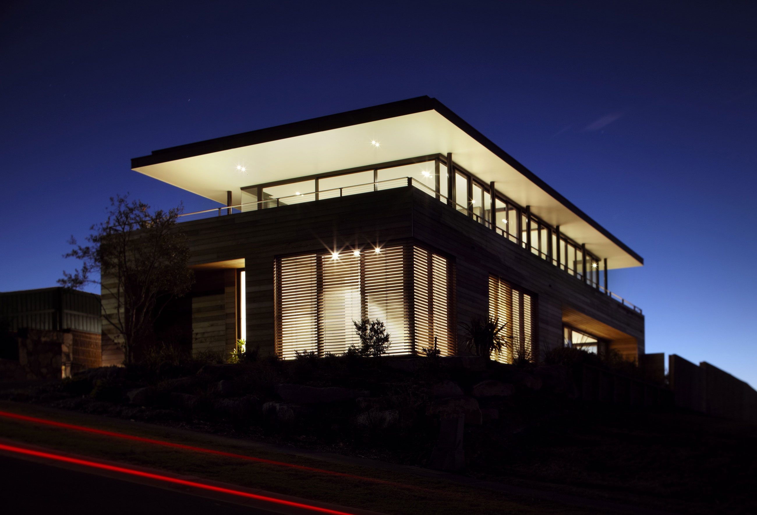 A Stylish Modern Beach House with Strong Natural Light in New South Wales by Smart Design Studio (21)