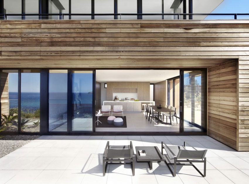 A Stylish Modern Beach House with Strong Natural Light in New South Wales by Smart Design Studio (6)