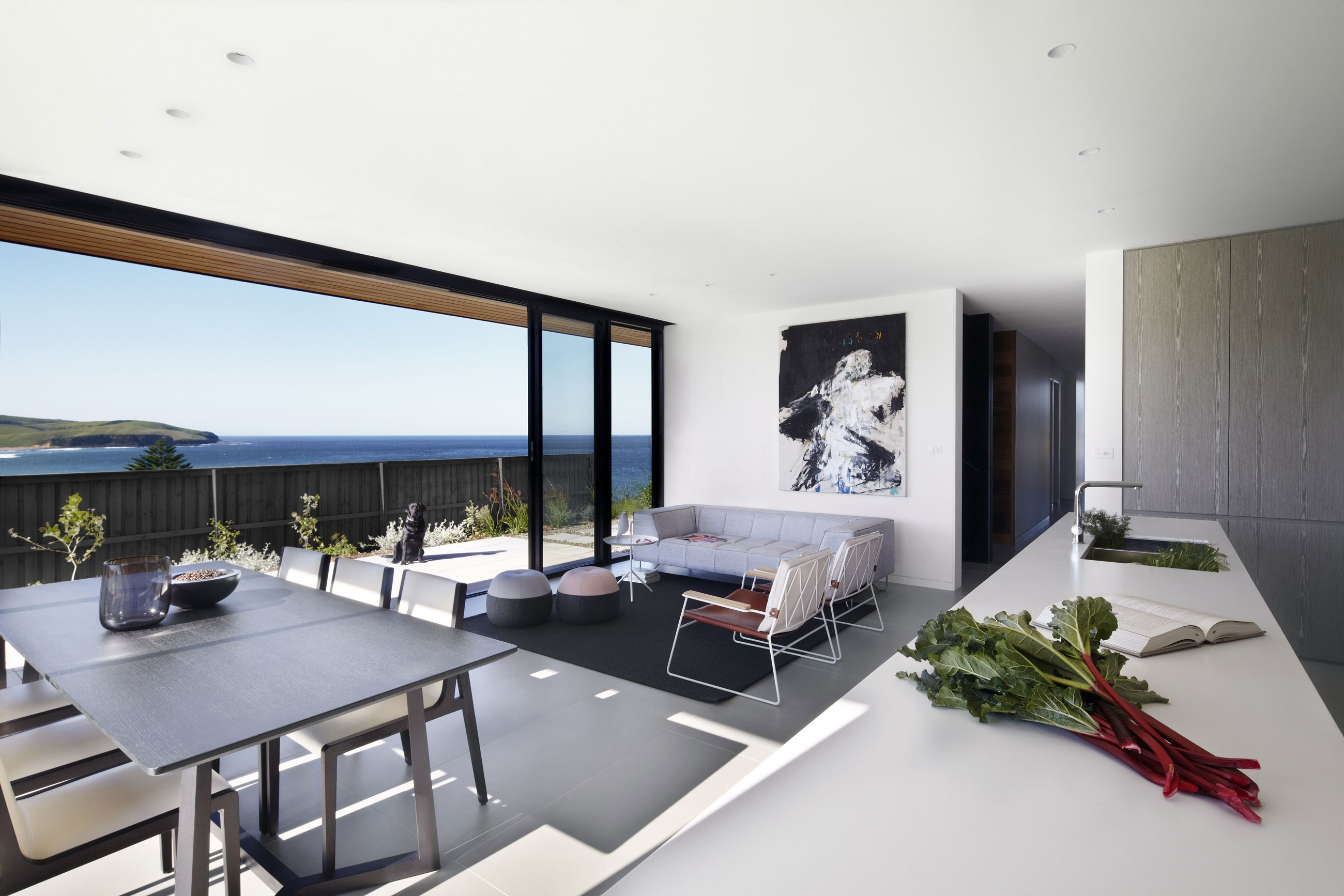 A Stylish Modern Beach House with Strong Natural Light in New South Wales by Smart Design Studio (7)