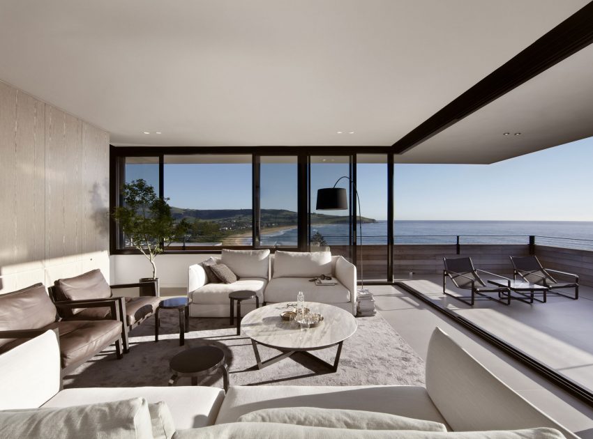 A Stylish Modern Beach House with Strong Natural Light in New South Wales by Smart Design Studio (9)