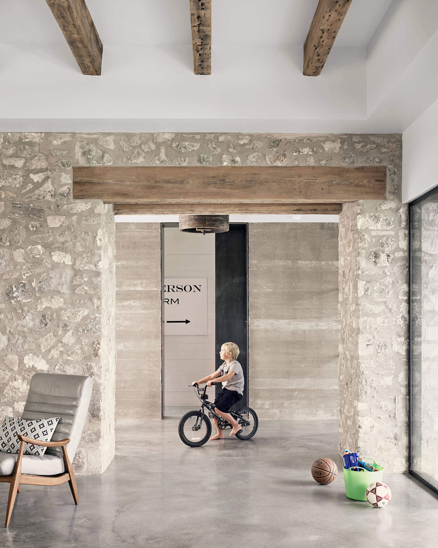 A Stylish Modern Farmhouse Built From Stone, Wood, Glass and Metal in Austin, Texas by Shiflet Group Architects & Glynis Wood Interiors (6)