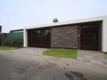 A Stylish Modern Home with Stunning Views in Casuarinas