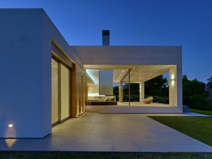 A Stylish Modern House with Mediterranean Sea Views in Ammoudi, Greece by Katerina Valsamaki Architects (15)