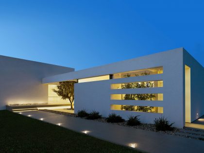 A Stylish Modern House with Mediterranean Sea Views in Ammoudi, Greece by Katerina Valsamaki Architects (18)