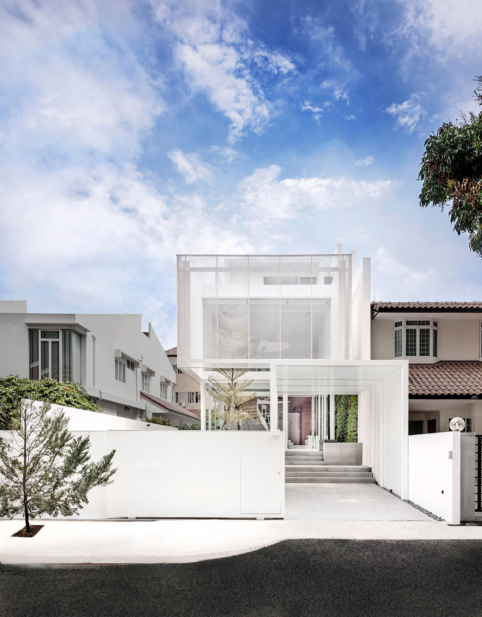 A Stylish Semi-Detached House with White Translucent Box in Singapore by Park + Associates (1)