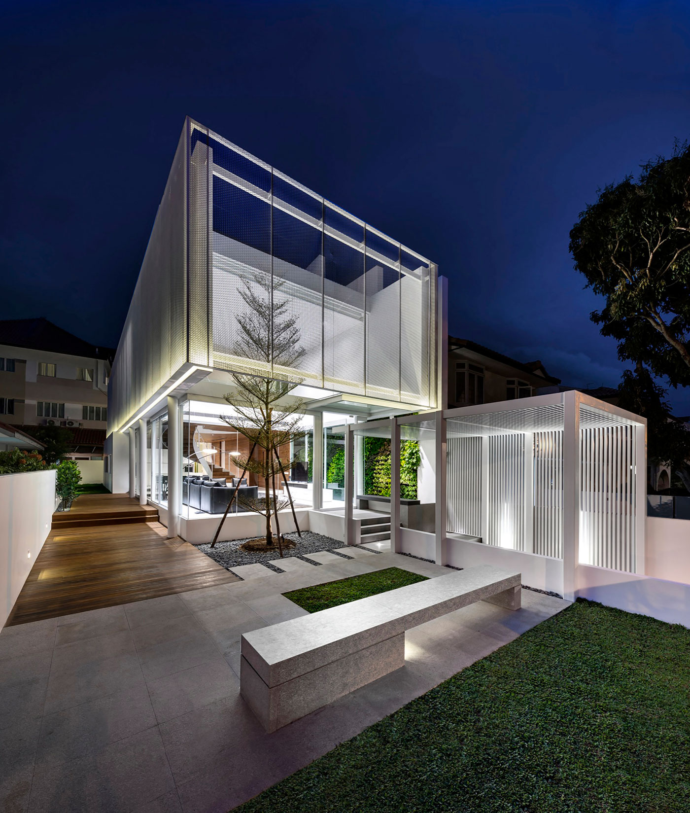A Stylish Semi-Detached House with White Translucent Box in Singapore by Park + Associates (10)