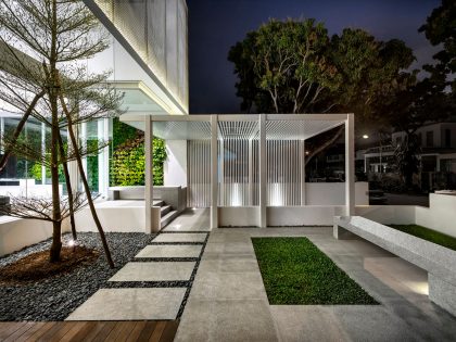 A Stylish Semi-Detached House with White Translucent Box in Singapore by Park + Associates (9)