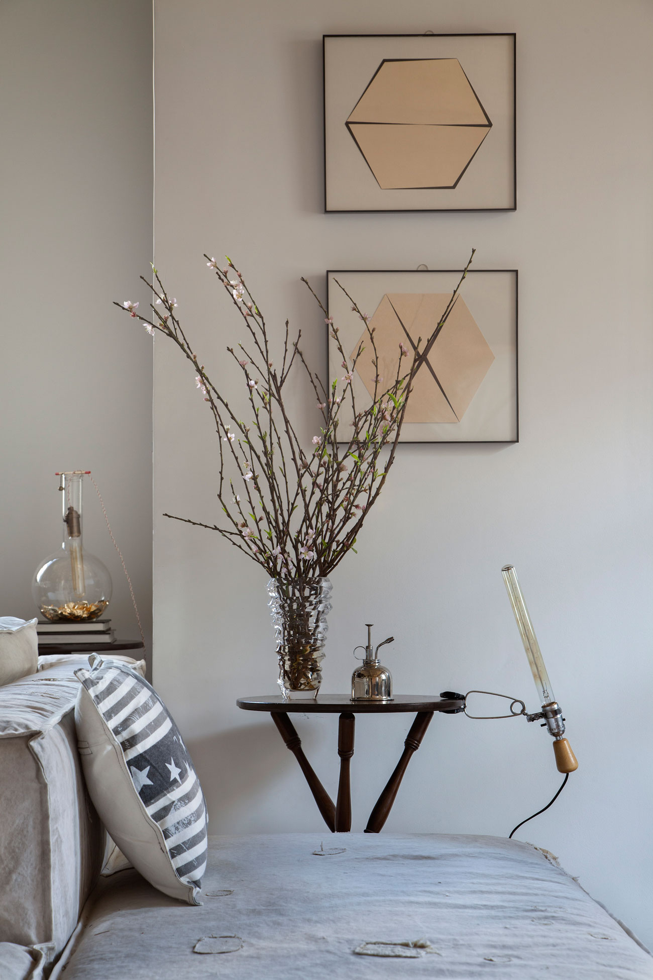 A Stylish Transitional Apartment with Industrial Atmosphere in São Paulo by Tavares Duayer (2)