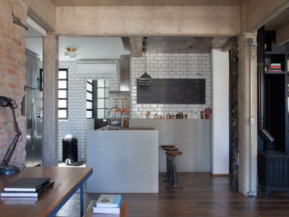 A Stylish Transitional Apartment with Industrial Atmosphere in São Paulo by Tavares Duayer (5)