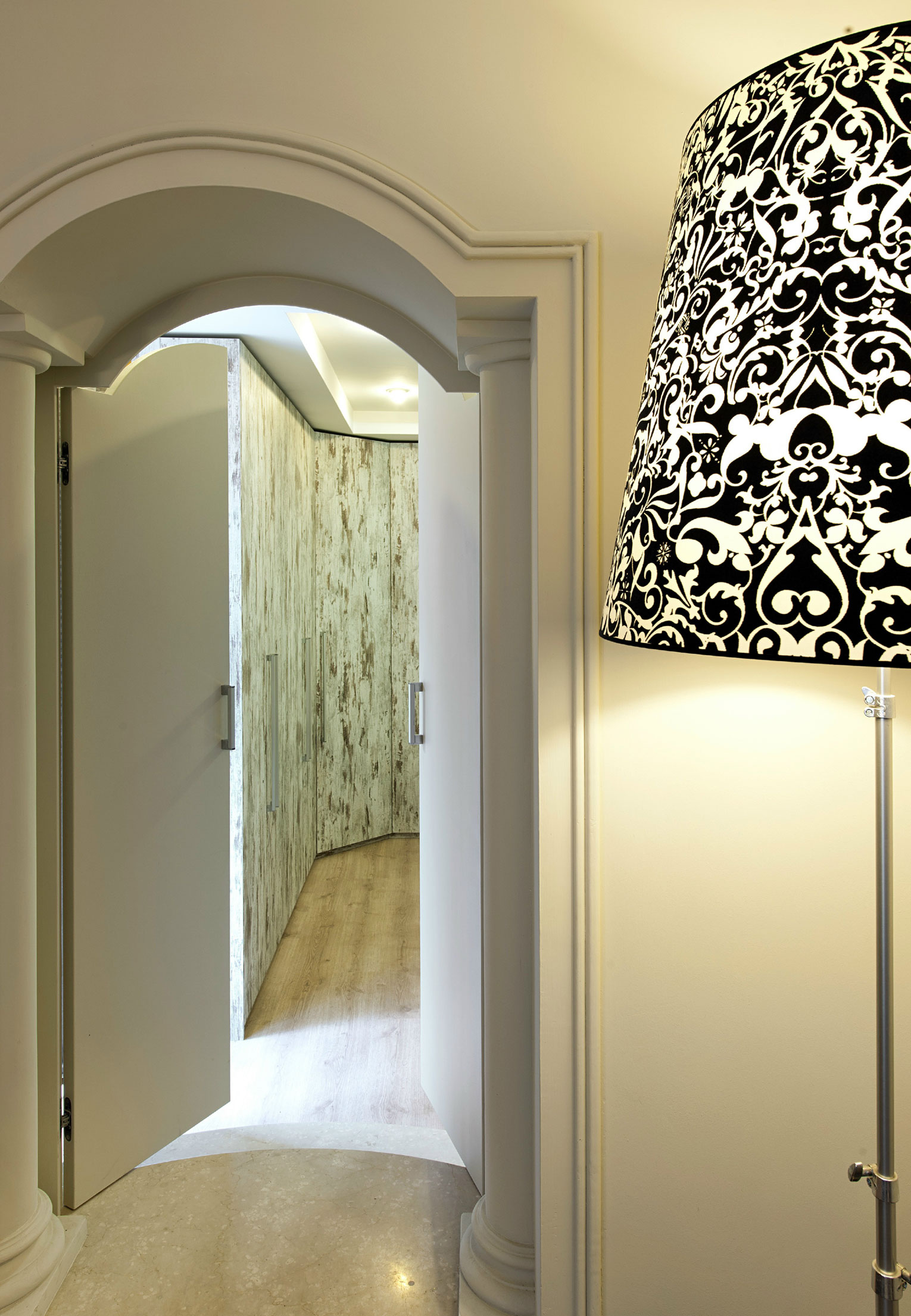 A Stylish and Bright Modern Apartment with Lovely Interiors in Brescia, Italy by bp Laboratorio di Architettura (16)