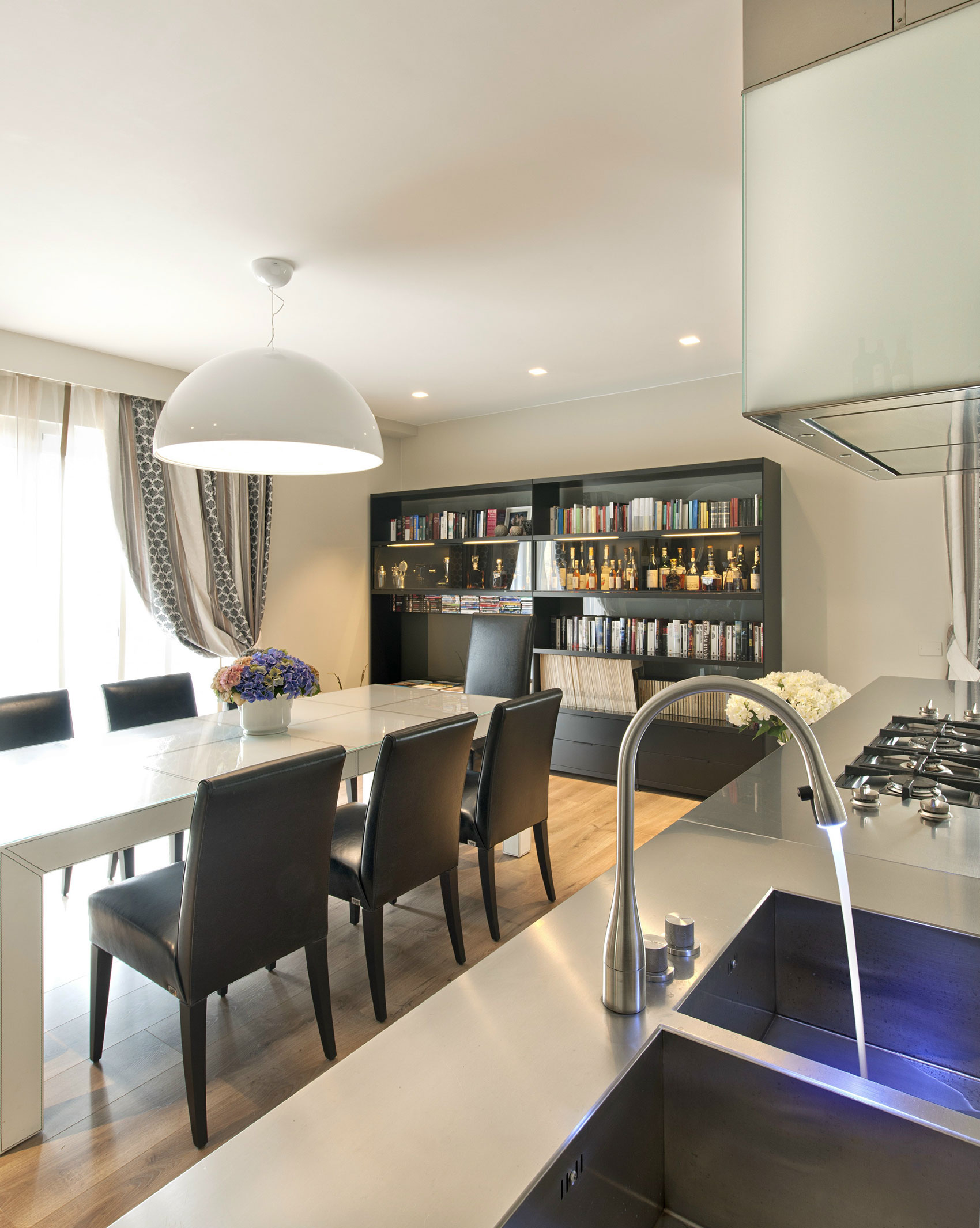 A Stylish and Bright Modern Apartment with Lovely Interiors in Brescia, Italy by bp Laboratorio di Architettura (6)