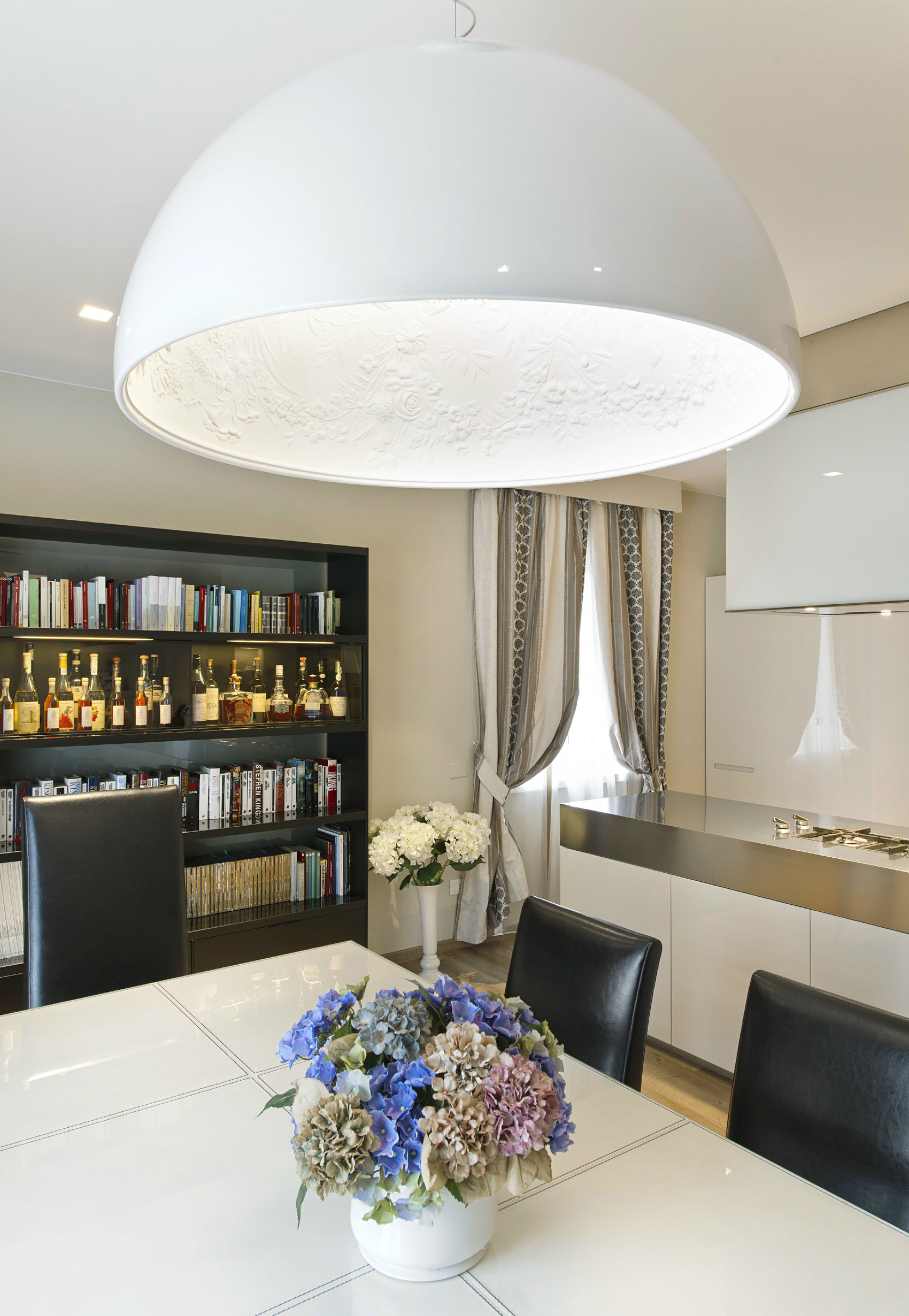 A Stylish and Bright Modern Apartment with Lovely Interiors in Brescia, Italy by bp Laboratorio di Architettura (9)