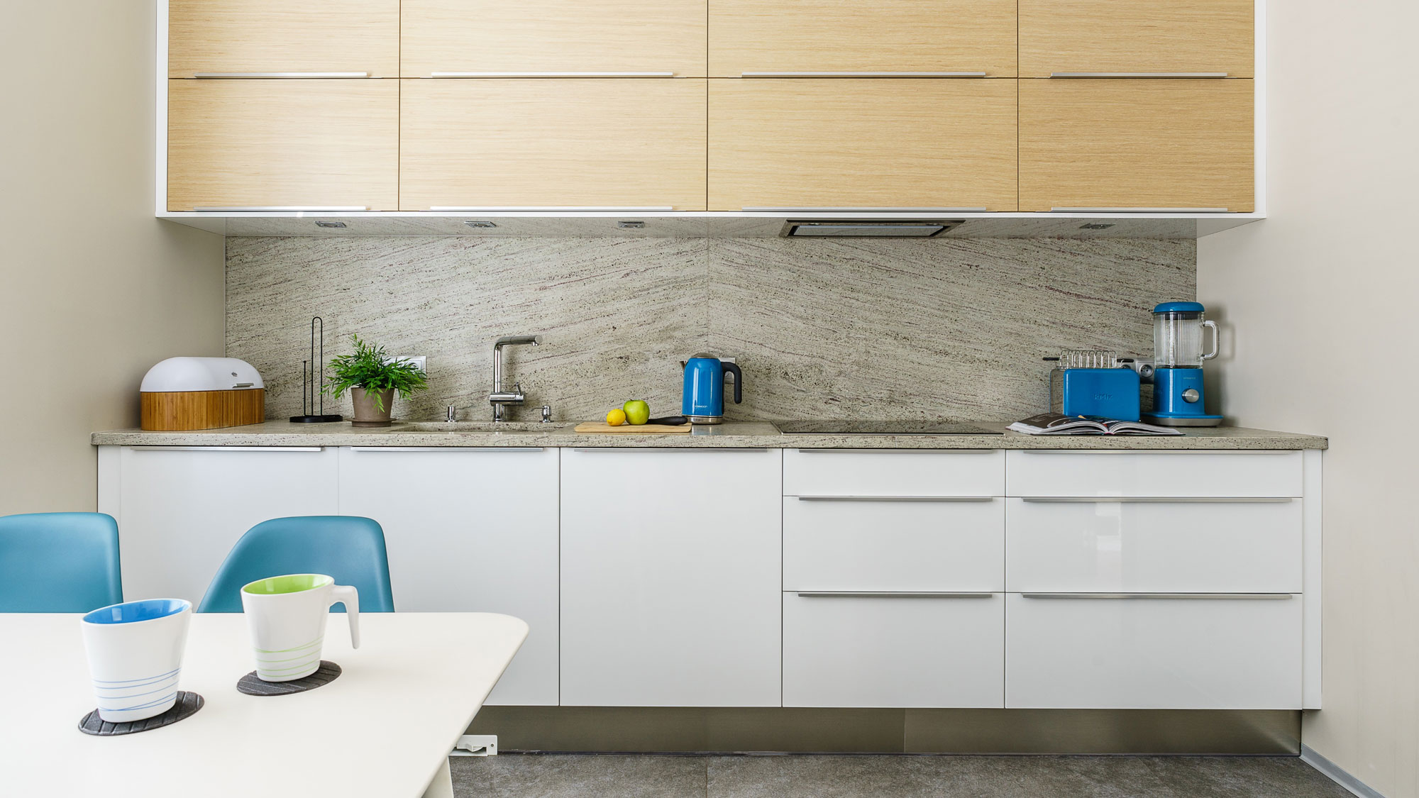 A Stylish and Colorful Modern Home for a Young Couple with Two Boys in Tczew, Poland by Fabryka Wnętrz (16)