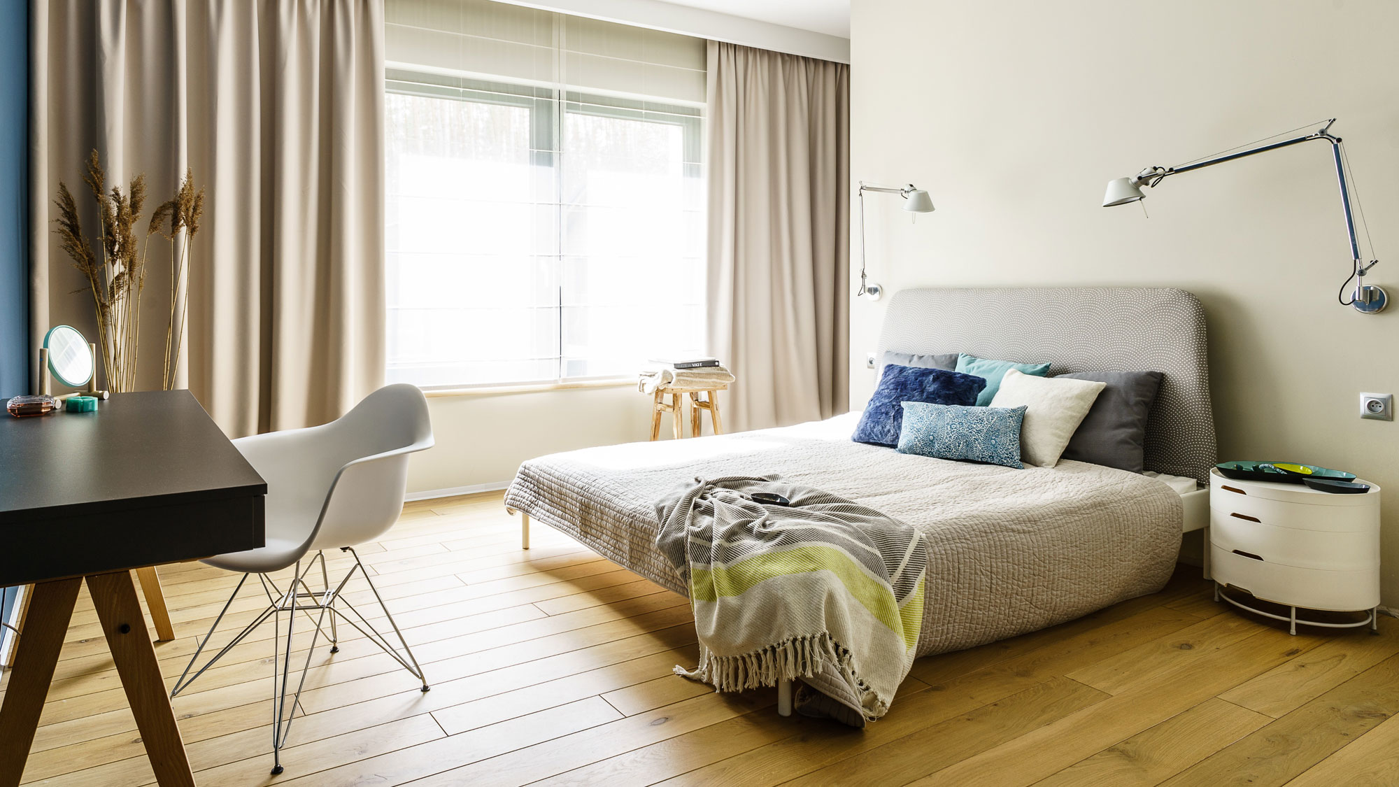 A Stylish and Colorful Modern Home for a Young Couple with Two Boys in Tczew, Poland by Fabryka Wnętrz (28)