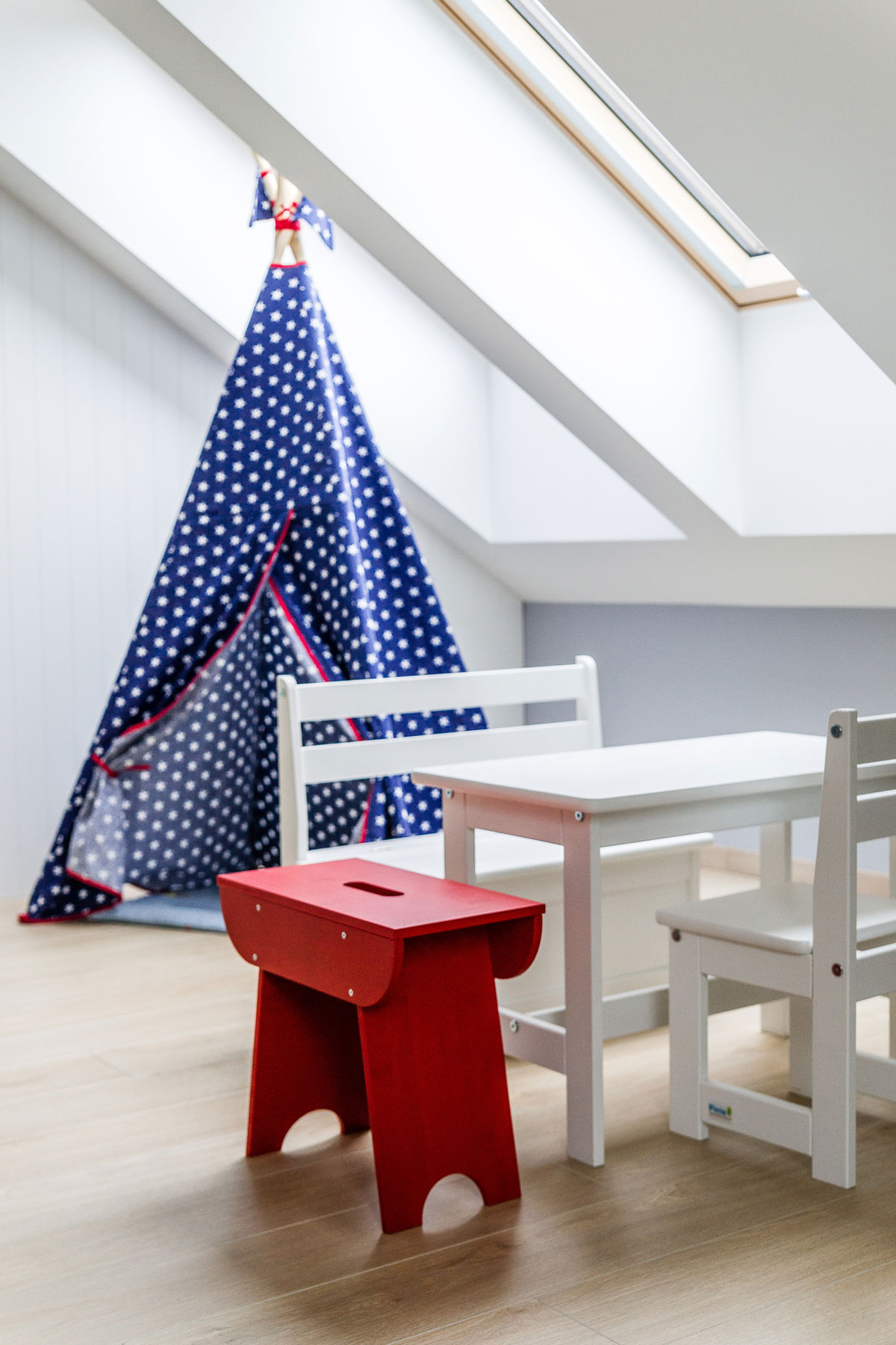 A Stylish and Colorful Modern Home for a Young Couple with Two Boys in Tczew, Poland by Fabryka Wnętrz (33)