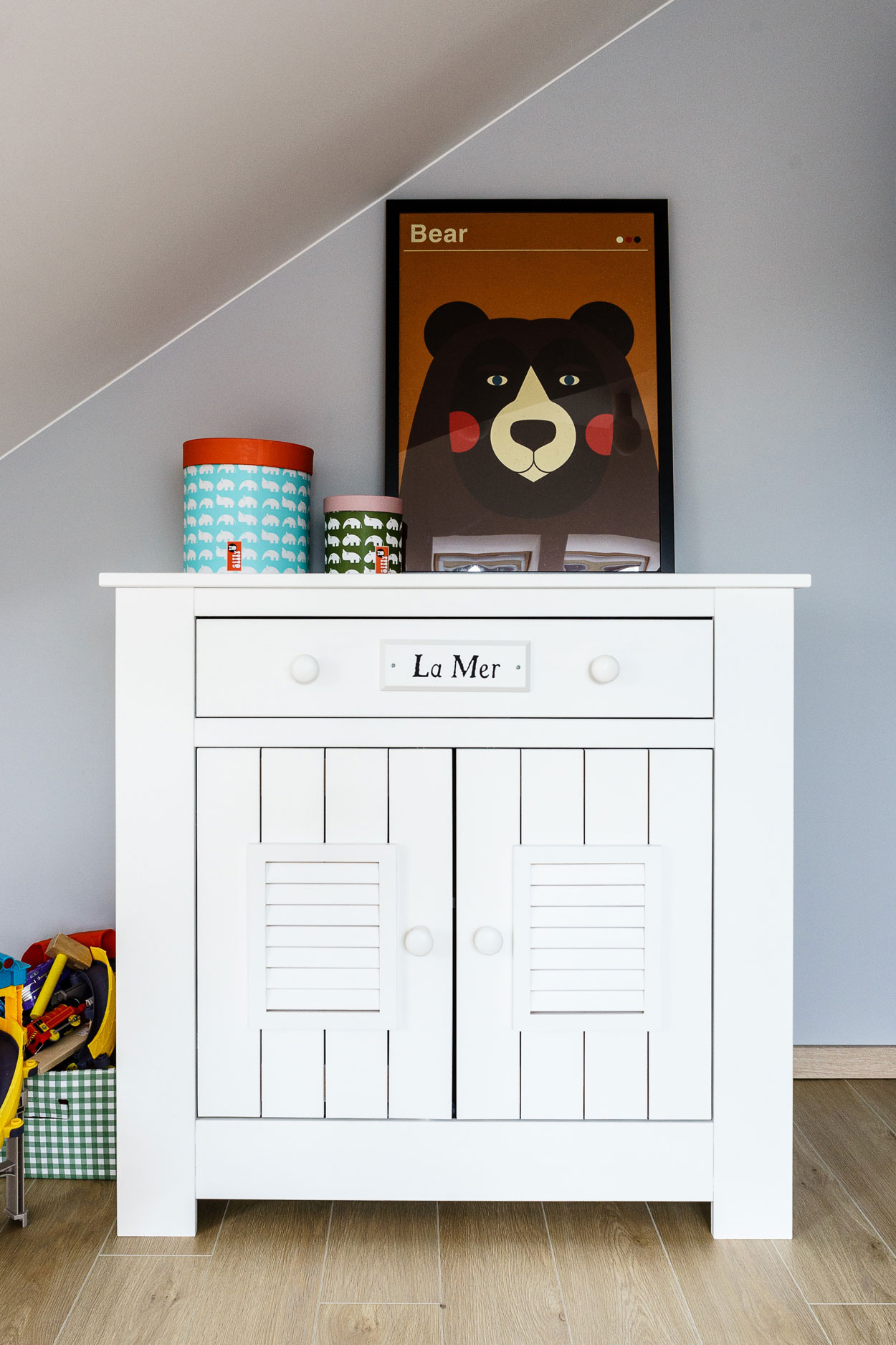 A Stylish and Colorful Modern Home for a Young Couple with Two Boys in Tczew, Poland by Fabryka Wnętrz (35)