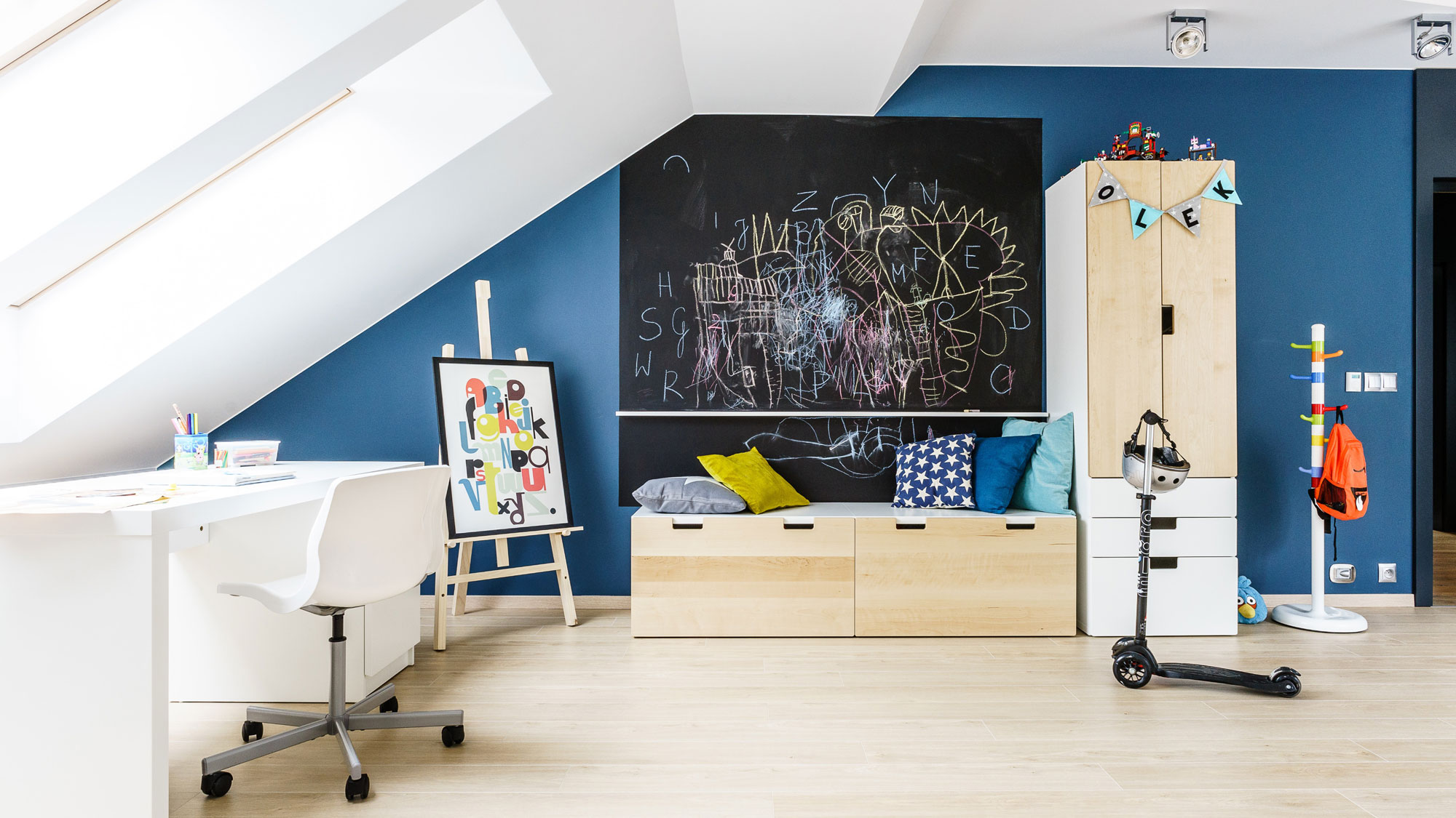 A Stylish and Colorful Modern Home for a Young Couple with Two Boys in Tczew, Poland by Fabryka Wnętrz (36)