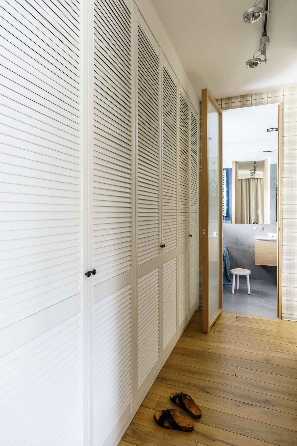 A Stylish and Colorful Modern Home for a Young Couple with Two Boys in Tczew, Poland by Fabryka Wnętrz (38)