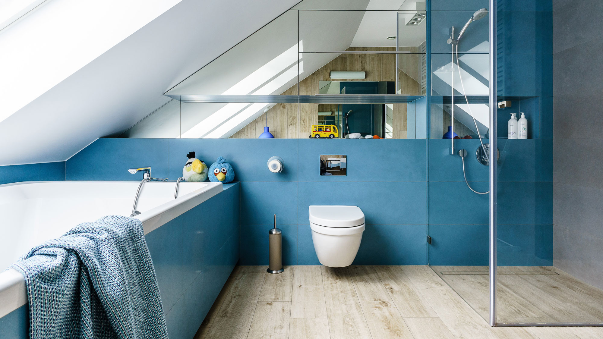 A Stylish and Colorful Modern Home for a Young Couple with Two Boys in Tczew, Poland by Fabryka Wnętrz (42)