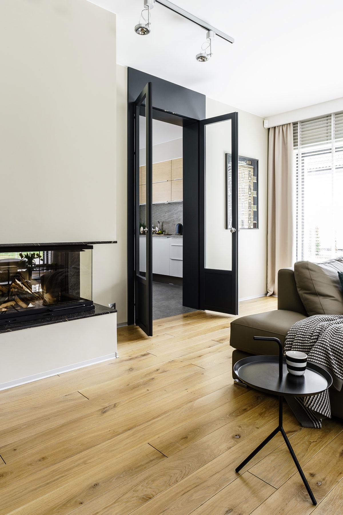 A Stylish and Colorful Modern Home for a Young Couple with Two Boys in Tczew, Poland by Fabryka Wnętrz (6)