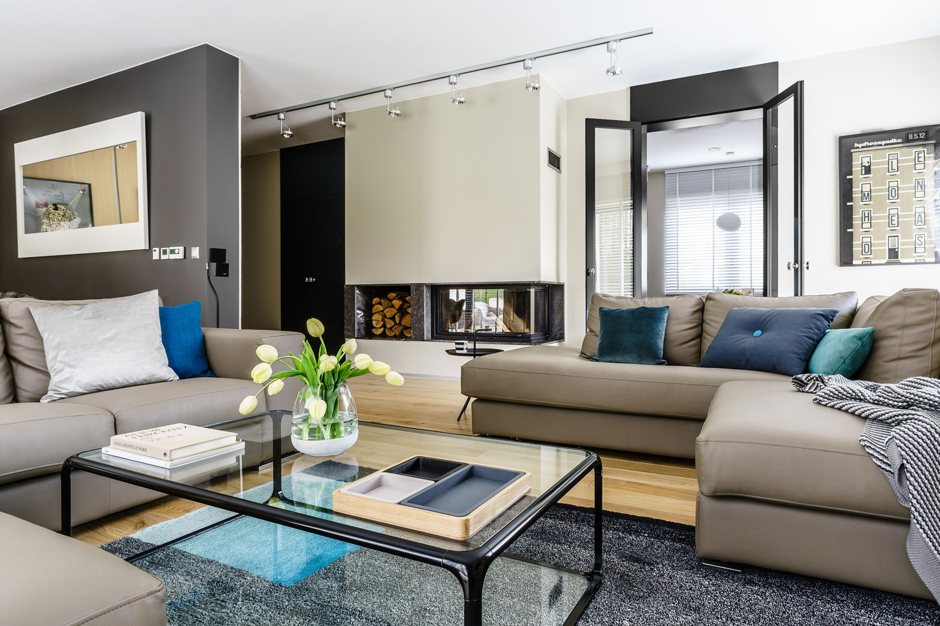 A Stylish and Colorful Modern Home for a Young Couple with Two Boys in Tczew, Poland by Fabryka Wnętrz (8)